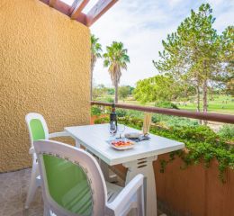 Balcony with a view of the green surroundings of Résidence du Golf in Saint-Cyprien-Plage
