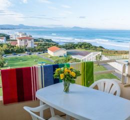 Balcony with outdoor furniture in a studio at the Eugénie residence in Biarritz, with a sea view