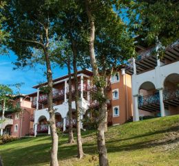 Exterior façade of the Soko Eder residence buildings in Ciboure
