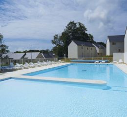 Heated outdoor swimming pool at the Domaine de la Baie with paddling area in Audierne