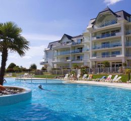 Outdoor swimming pool of the Fontenelles houses with the apartments in the background