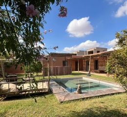 Villa Dar Wellness avec piscine privée et banquette lit au abord