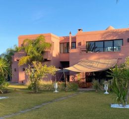 Villa Dar Dream au Maroc avec façade ocre et jardin