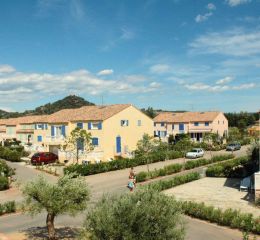 Quartier avec maison et jardin au sein de la résidence le clos des oliviers