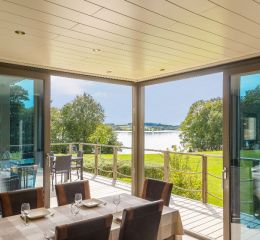 Grandes villas spacieuses avec ouverture sur l'exterieur face au lac au Domaine Golden Lakes Village