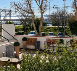 Holiday home in Marseille with terrace and views over L'Estaque at Maison La Folie