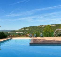 Piscine de la résidence du Domaine des Cazelles by Ateya à Cajarc