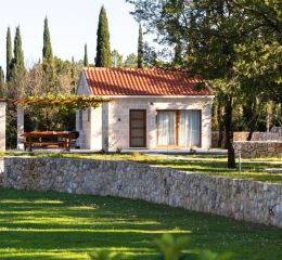 Location des Maisonnettes Sevta Ana Lodges en Croatie sur un terrain de 2 ha avec piscine commune