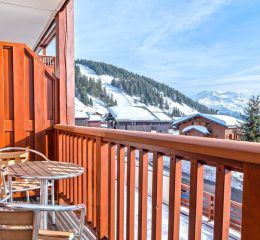 Balcon de la résidence Les Chalets d’Emeraude aux Saisies sous la neige