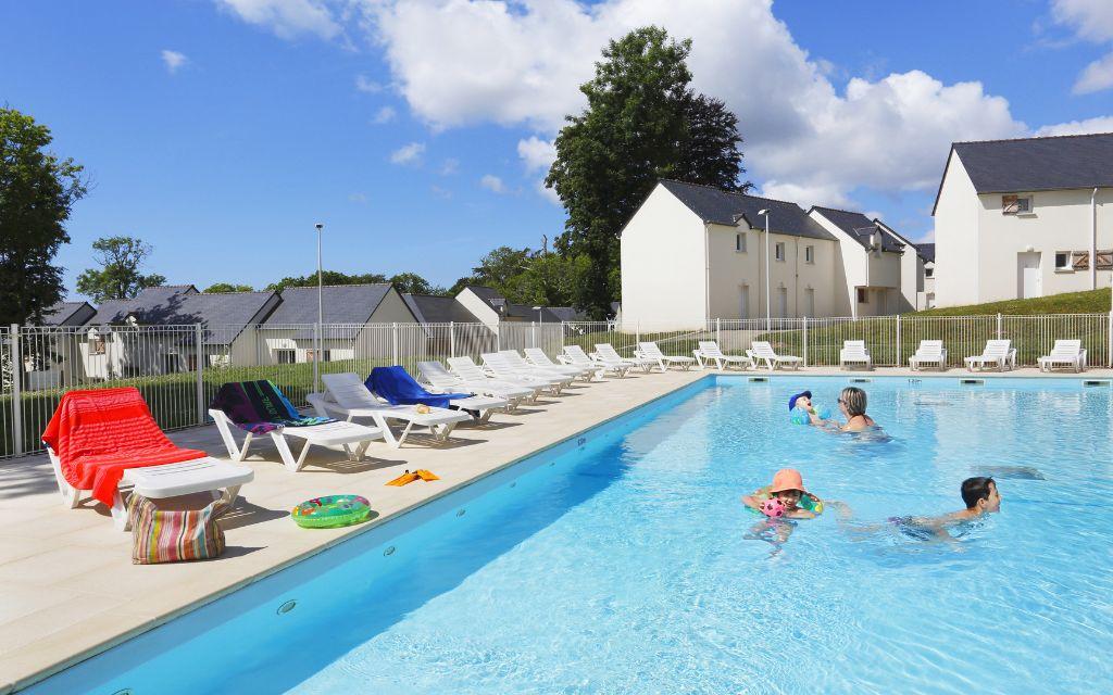 Slide Résidence Domaine de la Baie - swimming pool