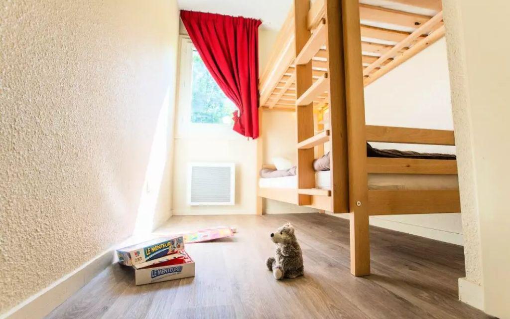 Slide Les Hameaux de la Perrière -bedroom