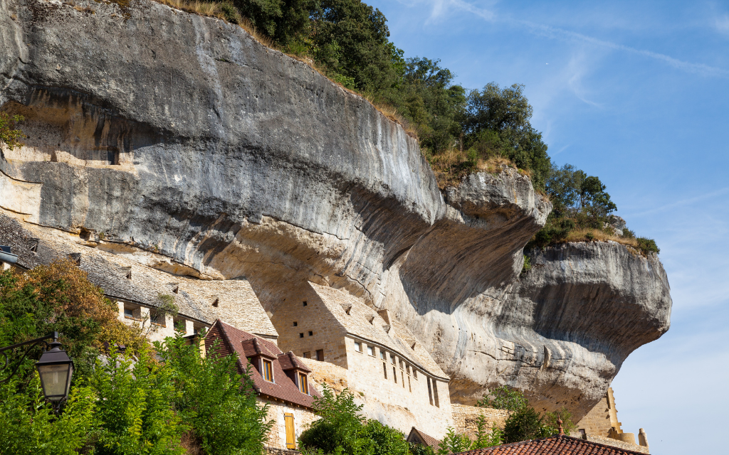 Slide Résidence Le Clos du Rocher *** - Rental in Eyzies de Tayac and his rock