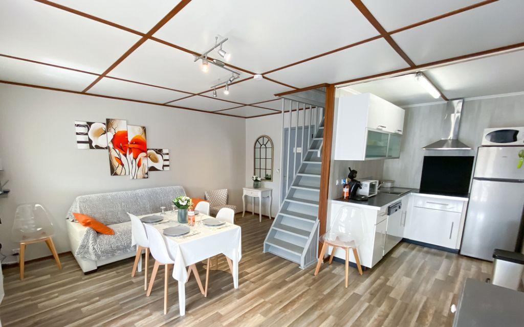 Slide Living room for 4 people with open-plan kitchen and dining table in the Les Tamaris and Les Portes du Soleil residences