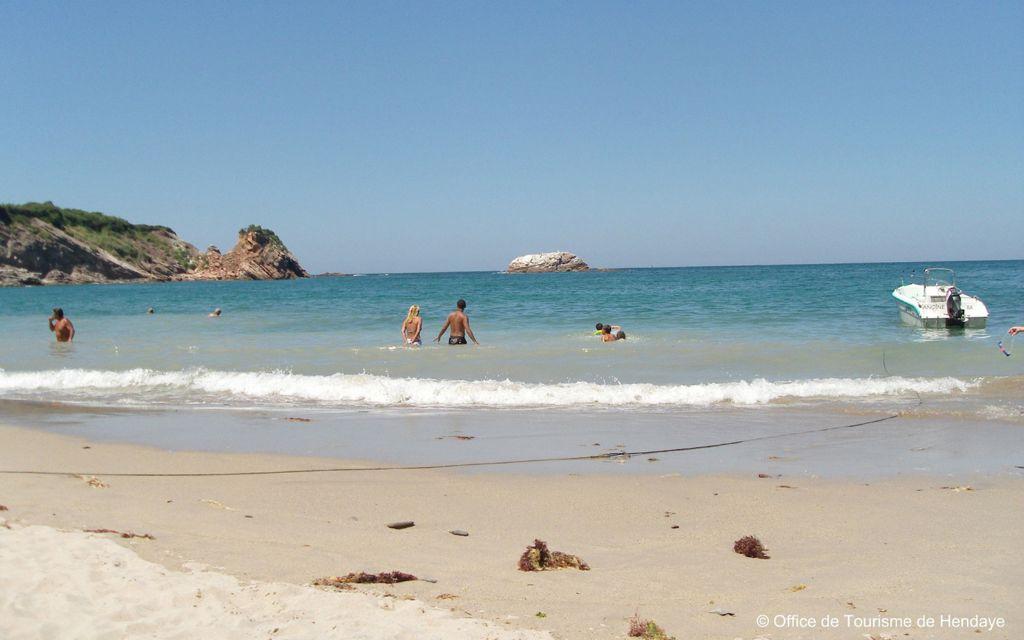 Slide Hendaye beach located 50 metres from the Sokoburu residence