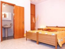 Two-bedroom flat for 3–5 people