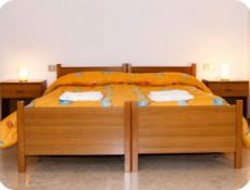 One-bedroom flat sleeps 2–4 people